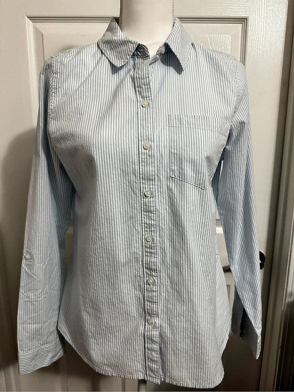 Croft & Barrow Striped Button Down Shirt in Blue & White Size Small